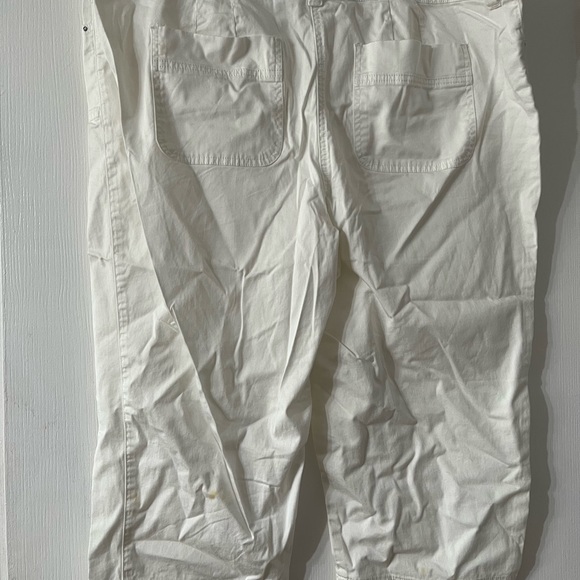 Chico’s Size 3 Women’s White Capri Pants 4 Pockets, Zip Up. Made - Picture 13 of 13